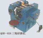 QGM-65A 三輥研磨機 用途:用于實驗室內涂料填加料的粉碎研磨;參數(shù):軋輥尺寸：Ф65×135mm 軋輥轉化比：（后中前）1：3：9，中輥轉速 ：88r/min;應用效果:始料粒度：50~100μm，經3~5次研磨后試料顆粒細度小于18μm.