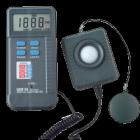 DE-3351  數(shù)字照度計(jì)。顯示:3 1/2 數(shù)字LCD顯示,最大值1999。光度計(jì)范圍:400～700。光譜響應(yīng)中心波長:550。測量范圍:200/2000/20000/200000LUX。量程:0.1～19990 LUX 0.01～1999 FC



