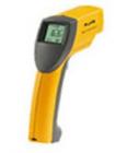  FLUKE63紅外線測(cè)溫儀， 測(cè)量溫度為-32～535℃(-25至999°F)，D:S=12:1標(biāo)準(zhǔn)焦距，光譜響應(yīng)8μm至14μm ，重復(fù)性:±0.5或≤1℃。顯示分辨率:0.1℃。精度：±1% 或±1℃

 

