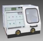 Q-100B型 全自動(dòng)試樣切割機(jī)具有超大切割室，可移動(dòng)式“T”型工作臺(tái)，液晶顯示各種切割數(shù)據(jù)；允許切割最大試樣直徑ф100mm,最大切割容積ф100mm×200mm；手動(dòng)切割/自動(dòng)切割任意切換；