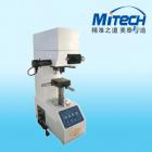 用途和使用范圍 HV-5型小負荷維氏硬度計是一種直接施加試驗力的硬度計?？捎糜跍y定黑色金屬(不包括鑄鐵)及有色金屬的維氏硬度。由于該機的試驗力較小，壓痕測量裝置的測試精度高，特別適用于測定薄小零件及表面鍍層的維氏硬度。本硬度計還配有可編程序計算器，使硬度值計算大為迅速準(zhǔn)確。該機適用于機械、冶金、國防、科研及大專院校等部門的熱處理車間及試驗室進行維氏硬度試驗，也可供計量部門作為標(biāo)準(zhǔn)維氏硬度計使用。主要技術(shù)規(guī)格 1、試驗力：(共八級) 1.961N(O.2kgf)、 2.942N(0.3kgf)、 4.903N(0.5kgf)、9.807N(1.0kgf)、 19.61N(2.0kgf)、 24.52N(2.5kgf)、29.42N(3.0kgf)、 49.03N(5.0kgf)。 2、測量顯微鏡：物鏡：10X、40X； 目鏡：12.5X；總放大倍率：125X、500X。 3、測量范圍：10X物鏡 0.2---1mm； 40X物鏡 0---0.2mm。 4、最小分度值：10X物鏡 0.001mm；40X物鏡 0.00025mm。 5、金剛石壓頭：相對面夾角：136o； 橫刃：不大于0.001mm。 6、試件最大高度： 130mm。 7、壓痕中心至機壁距離：100mm。 8、電源電壓：交流220V。 9、外型尺寸：450X380X670mm( 長×寬×高)。 10、重量： 71kg。主要附件 座標(biāo)試臺：1個 薄板試臺：1個 細軸試臺：1個 金剛石角錐壓頭：1只 平口鉗： 1個 標(biāo)準(zhǔn)維氏硬度塊：2塊 標(biāo)準(zhǔn)顯微硬度塊：1塊 大V形塊：1個 小V形塊：1個 電子計算器：1個