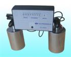 斯萊德Dr.Schneider pc SL-030A重錘式表面電阻測試儀是通過測量防靜電產(chǎn)品的電阻，從而檢測防靜電產(chǎn)品的防靜電能力，SL-030A重錘式表面電阻測試儀遵循ASTM標準D-257測試方法，測試時只需把兩個重錘放置在需要測量的物體表面及按下紅色的按鍵，儀器上的十個103Ω-1012ΩLED燈將其中一個測試數(shù)值亮起，亮起的LED燈即為所測物的表面電阻值。