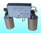 斯萊德Dr.Schneider pc SL-030A重錘式表面電阻測(cè)試儀是通過(guò)測(cè)量防靜電產(chǎn)品的電阻，從而檢測(cè)防靜電產(chǎn)品的防靜電能力，SL-030A重錘式表面電阻測(cè)試儀遵循ASTM標(biāo)準(zhǔn)D-257測(cè)試方法，測(cè)試時(shí)只需把兩個(gè)重錘放置在需要測(cè)量的物體表面及按下紅色的按鍵，儀器上的十個(gè)103Ω-1012ΩLED燈將其中一個(gè)測(cè)試數(shù)值亮起，亮起的LED燈即為所測(cè)物的表面電阻值。 注：SL-030A重錘式表面電阻測(cè)試儀不能測(cè)表面值超過(guò)1012Ω的物體 